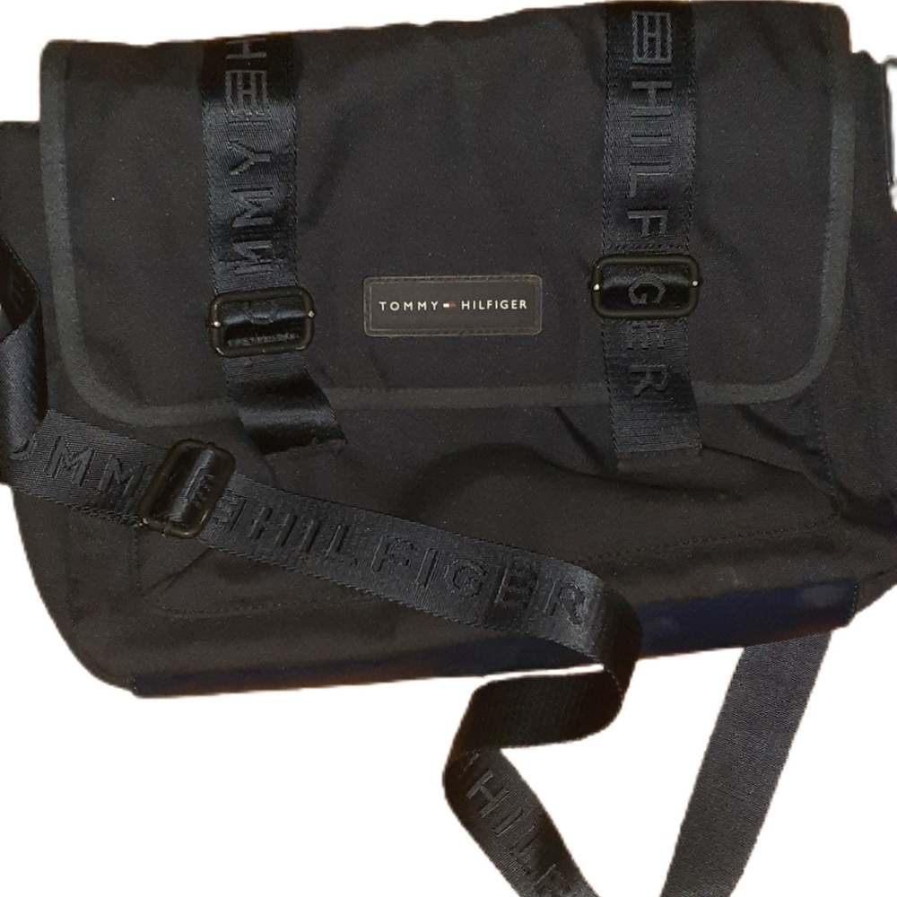 Tommy Hilfiger laptop bag.